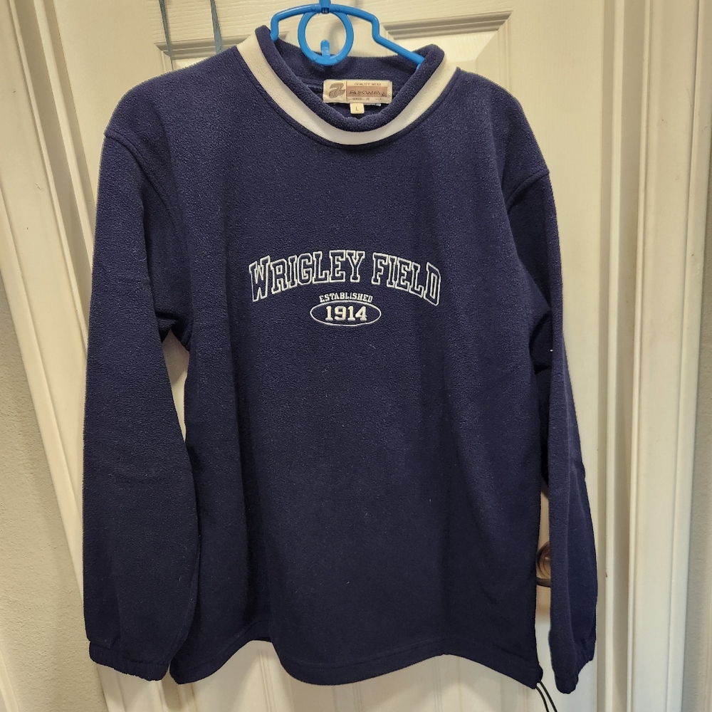 Akwa wrigley field fleece sweatshirt size L